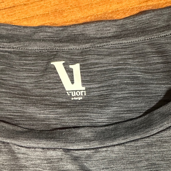 Vuori Charcoal Heather Tee with Pocket - Picture 3 of 5